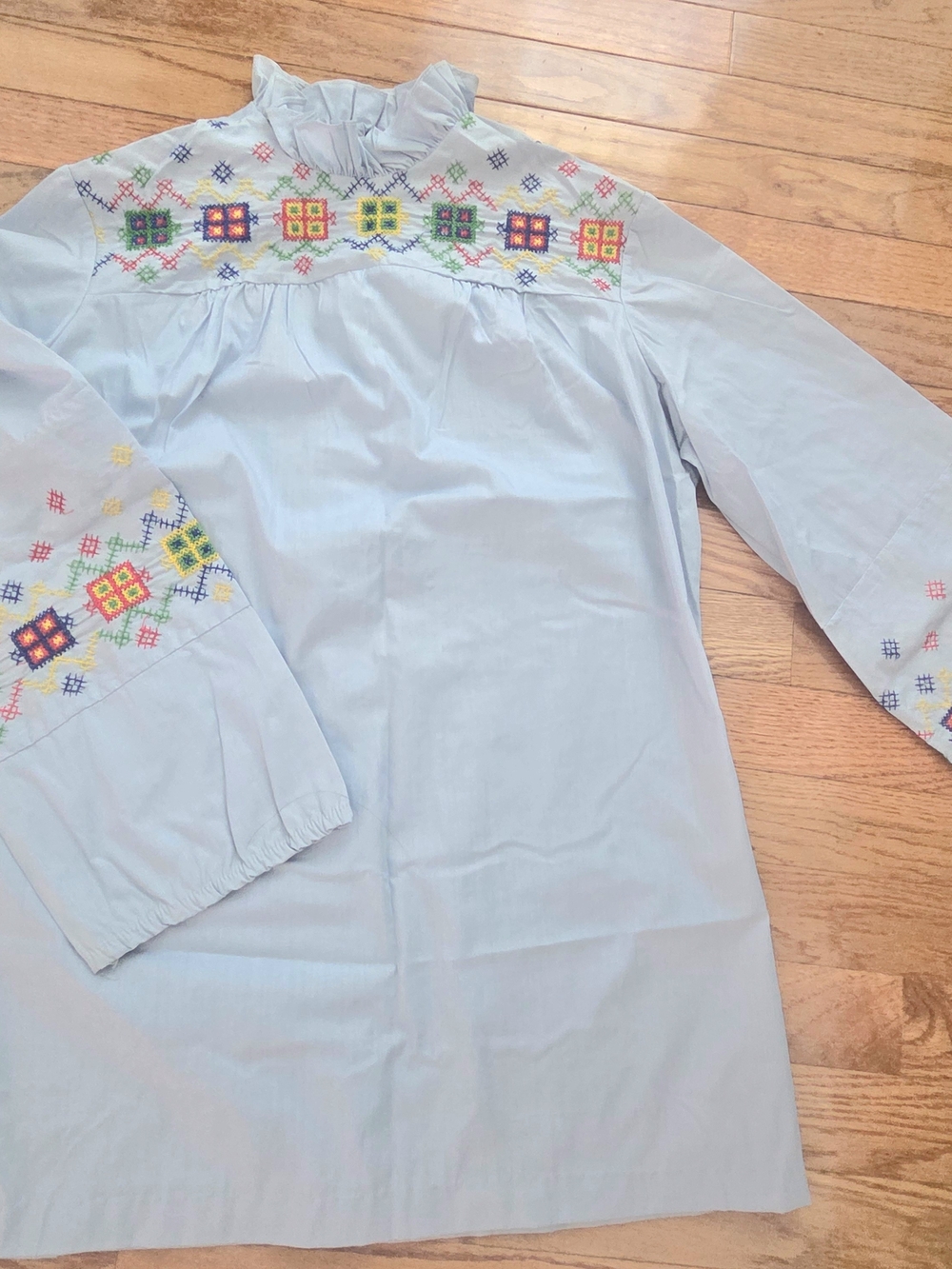Montgomery Ward vintage, Light Blue Womens Embroidered Smock Top